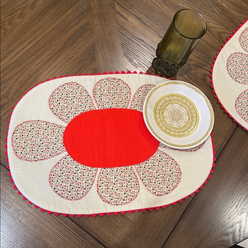 Vintage 70s quilted mats . Set of 2